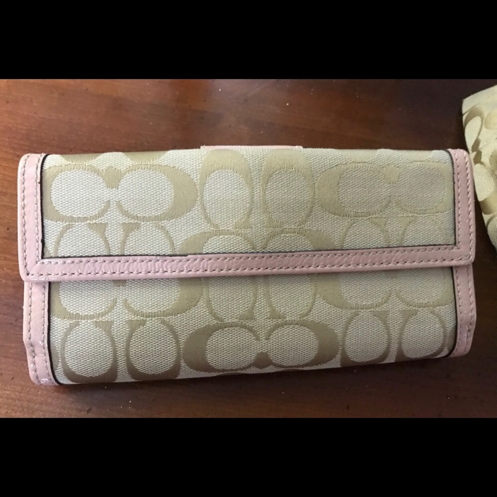 Spring Coach purse - Picture 6 of 7